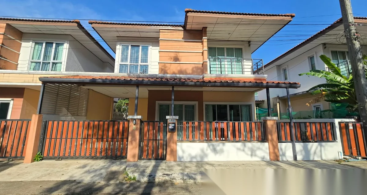 Дом 3BR в комплексе Phanason Garden Home Thalang · Теп Красаттри · Вид в сад — фото 2