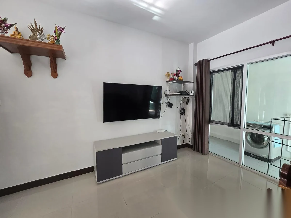 Дом 3BR в комплексе Phanason Garden Home Thalang · Теп Красаттри · Вид в сад — фото 3