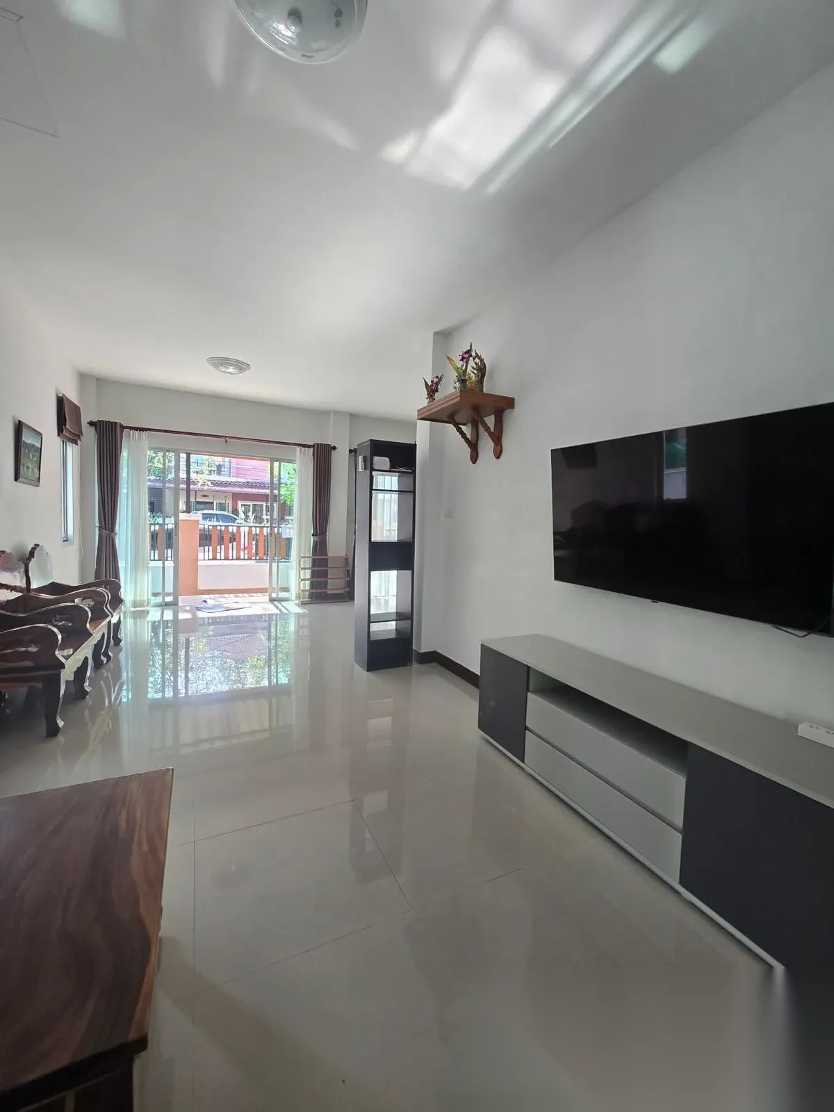 Дом 3BR в комплексе Phanason Garden Home Thalang · Теп Красаттри · Вид в сад — фото 8