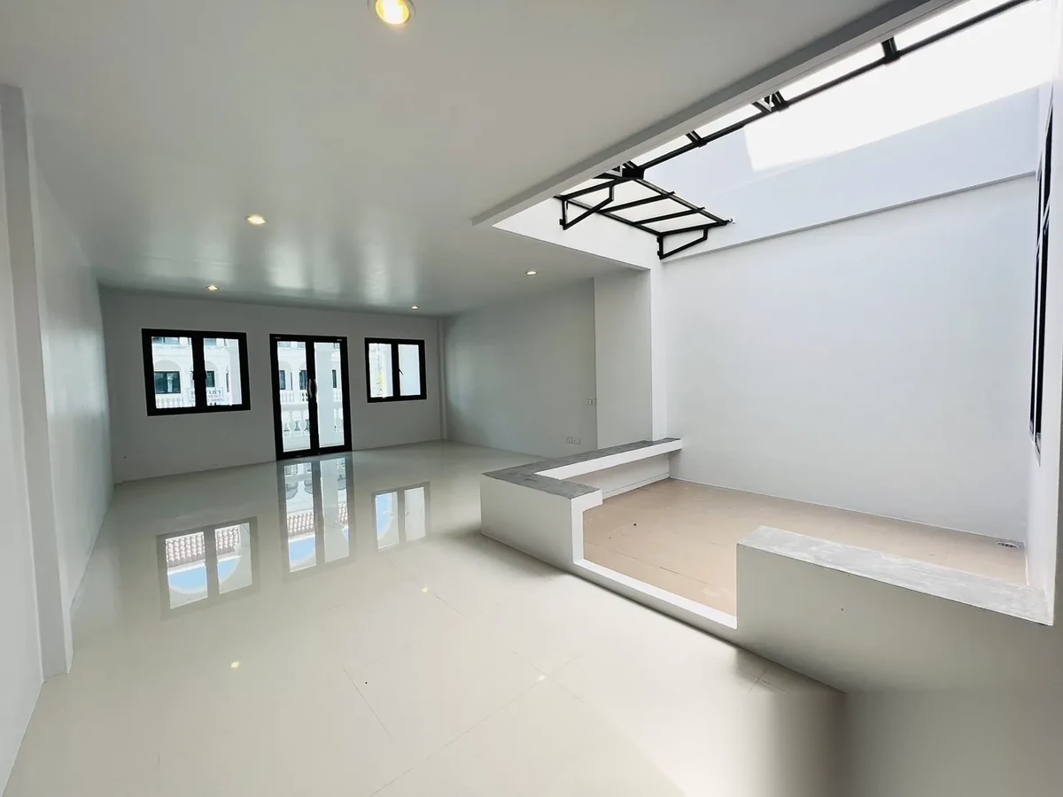 3 Bedroom Townhouse for rent at Sino Village complex · Phuket Town · Pool Access — photo 2