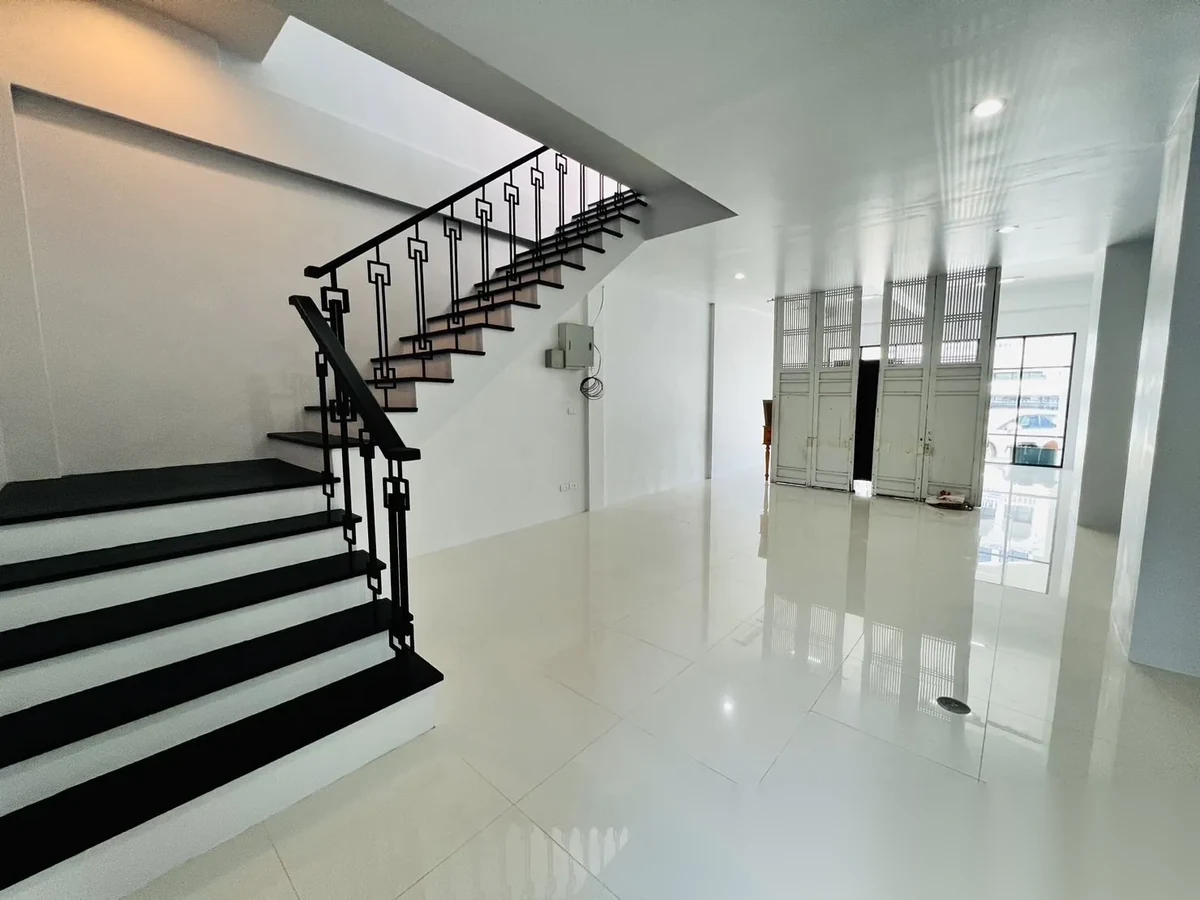 3 Bedroom Townhouse for rent at Sino Village complex · Phuket Town · Pool Access — photo 11