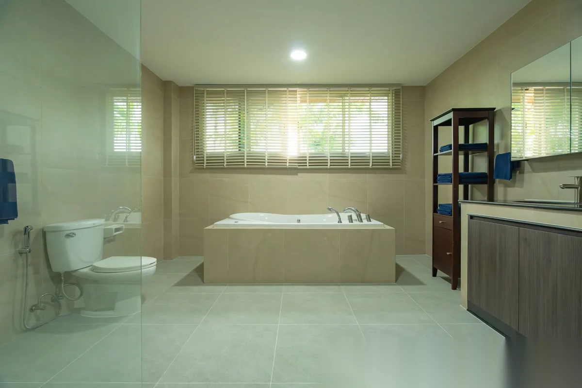 4 Bedroom Villa for rent at Pool Villa 1000 SQM of Living Space on 3000 SQM of Garden++ complex · Thep Krasattri · Pool View — photo 11