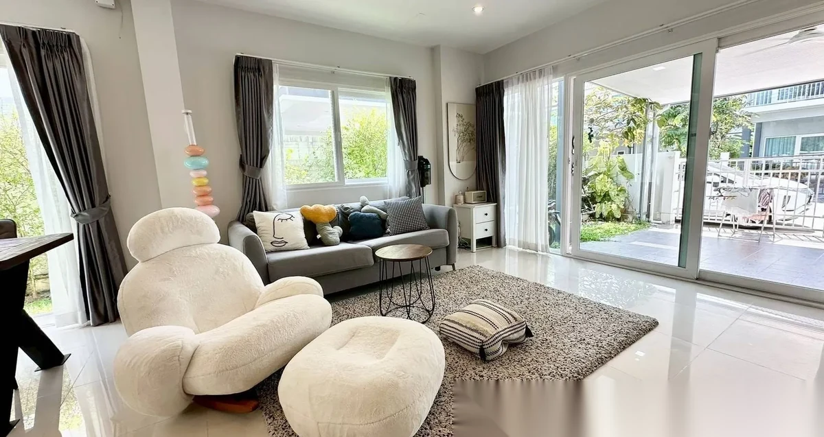 Дом 3BR в комплексе Supalai Palm Spring Banpon Phuket · Си Сунтон · Выход к бассейну — фото 2