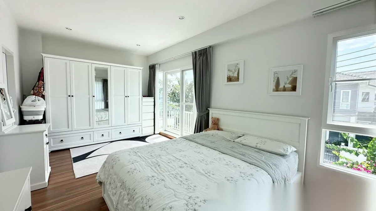 Дом 3BR в комплексе Supalai Palm Spring Banpon Phuket · Си Сунтон · Выход к бассейну — фото 3