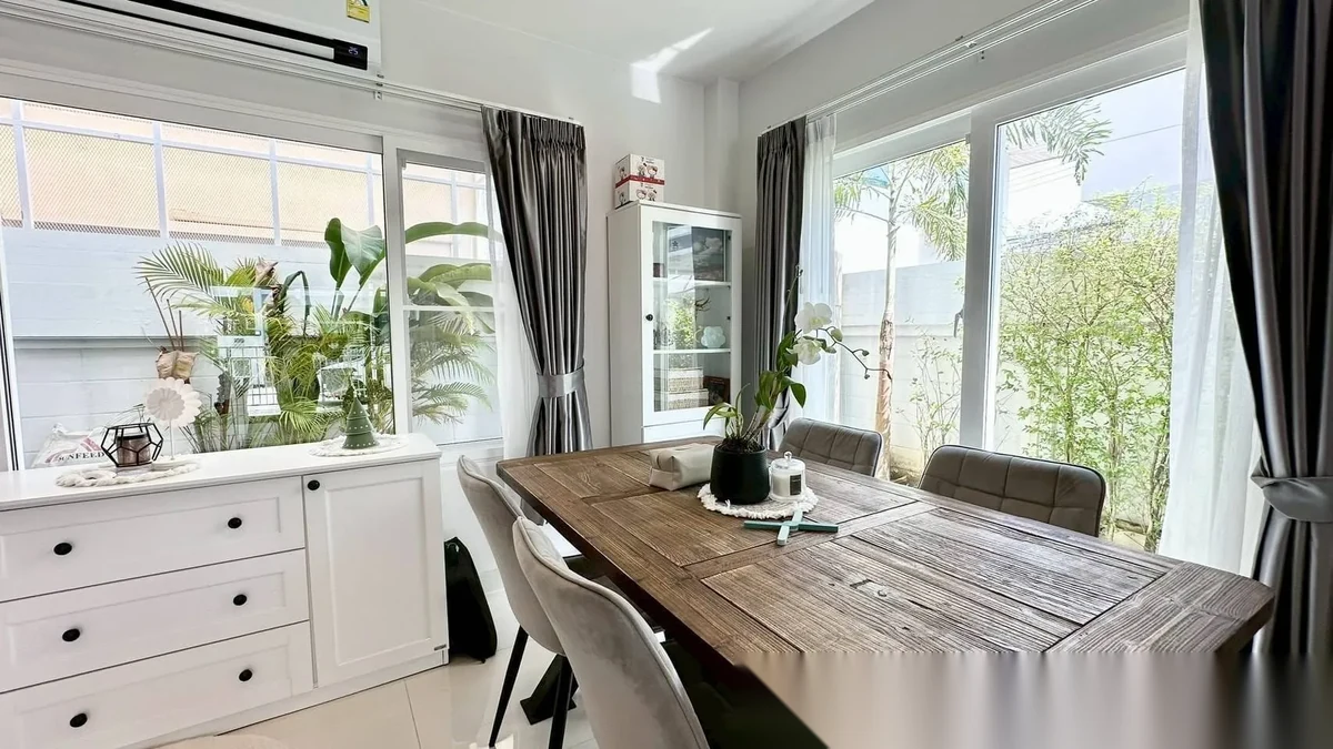 Дом 3BR в комплексе Supalai Palm Spring Banpon Phuket · Си Сунтон · Выход к бассейну — фото 6