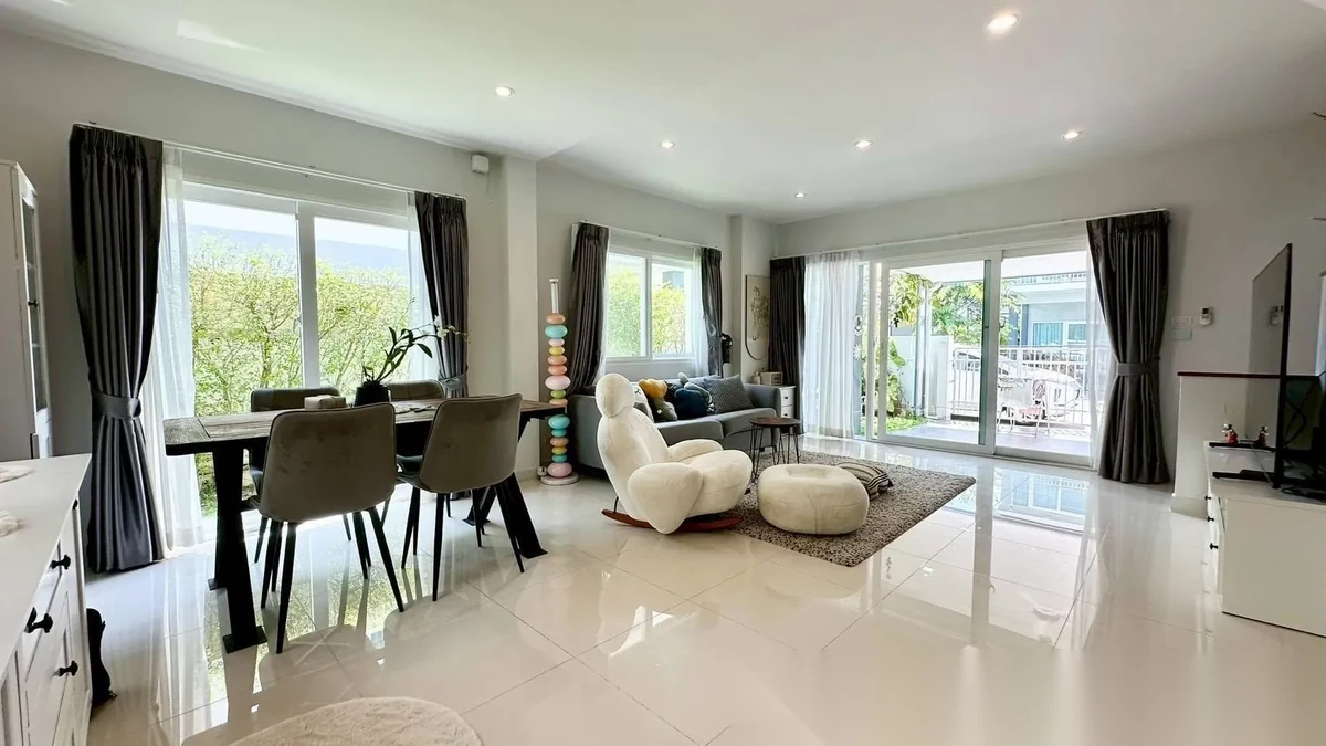 Дом 3BR в комплексе Supalai Palm Spring Banpon Phuket · Си Сунтон · Выход к бассейну — фото 8