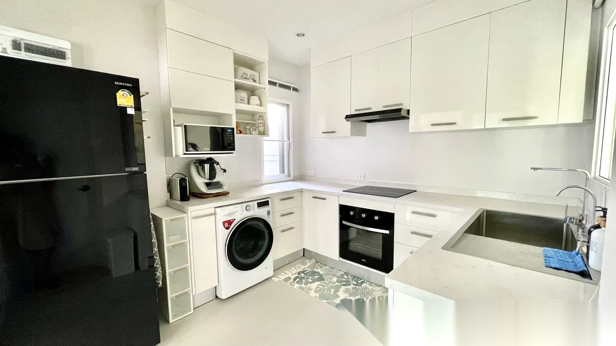 Дом 3BR в комплексе Supalai Palm Spring Banpon Phuket · Си Сунтон · Выход к бассейну — фото 11