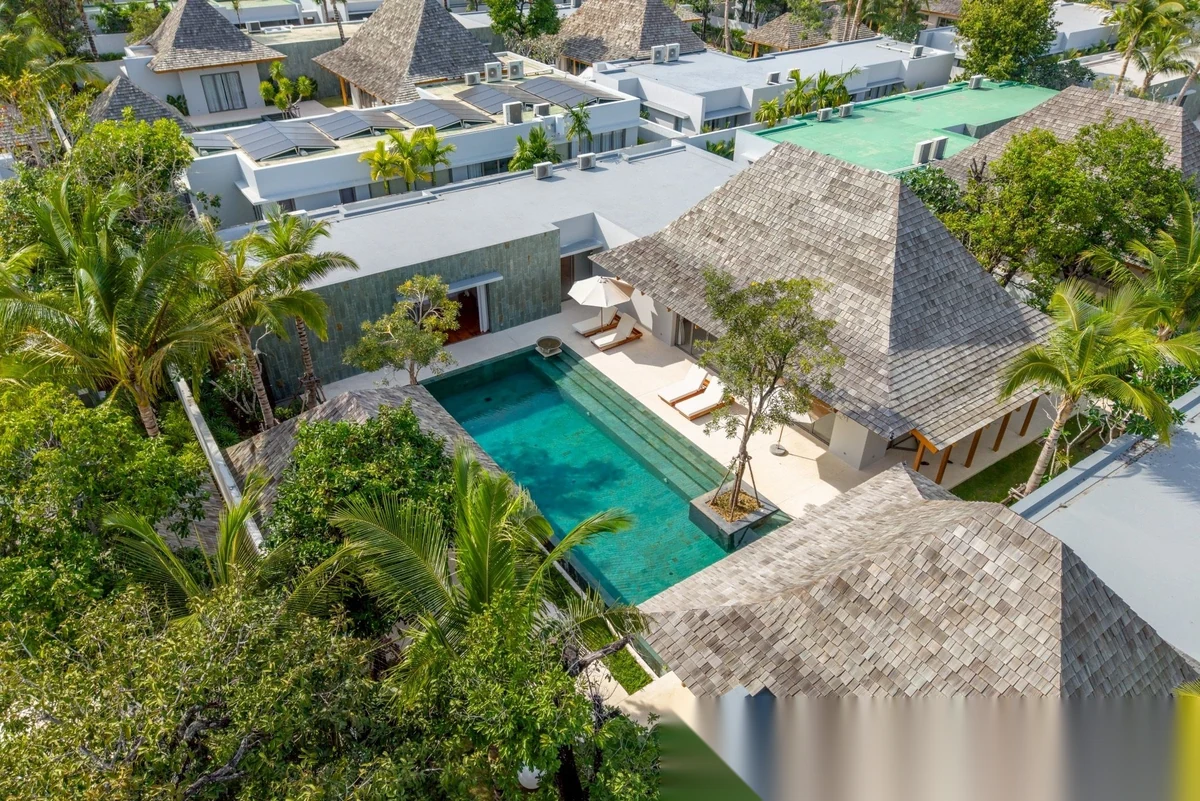 Вилла 4BR в комплексе Anchan Tropicana · Теп Красаттри · Вид на бассейн — фото 10