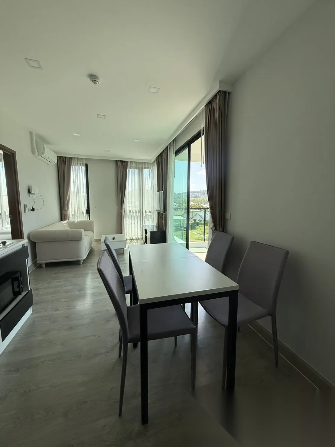 Апартаменты 1BR в ЖК Royal Lee The Terminal Phuket · Саку · Вид на озеро — фото 3