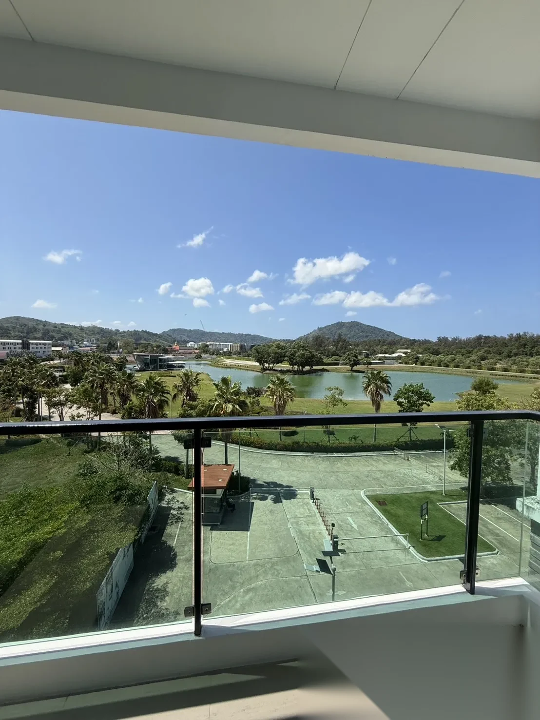 Апартаменты 1BR в ЖК Royal Lee The Terminal Phuket · Саку · Вид на озеро — фото 6