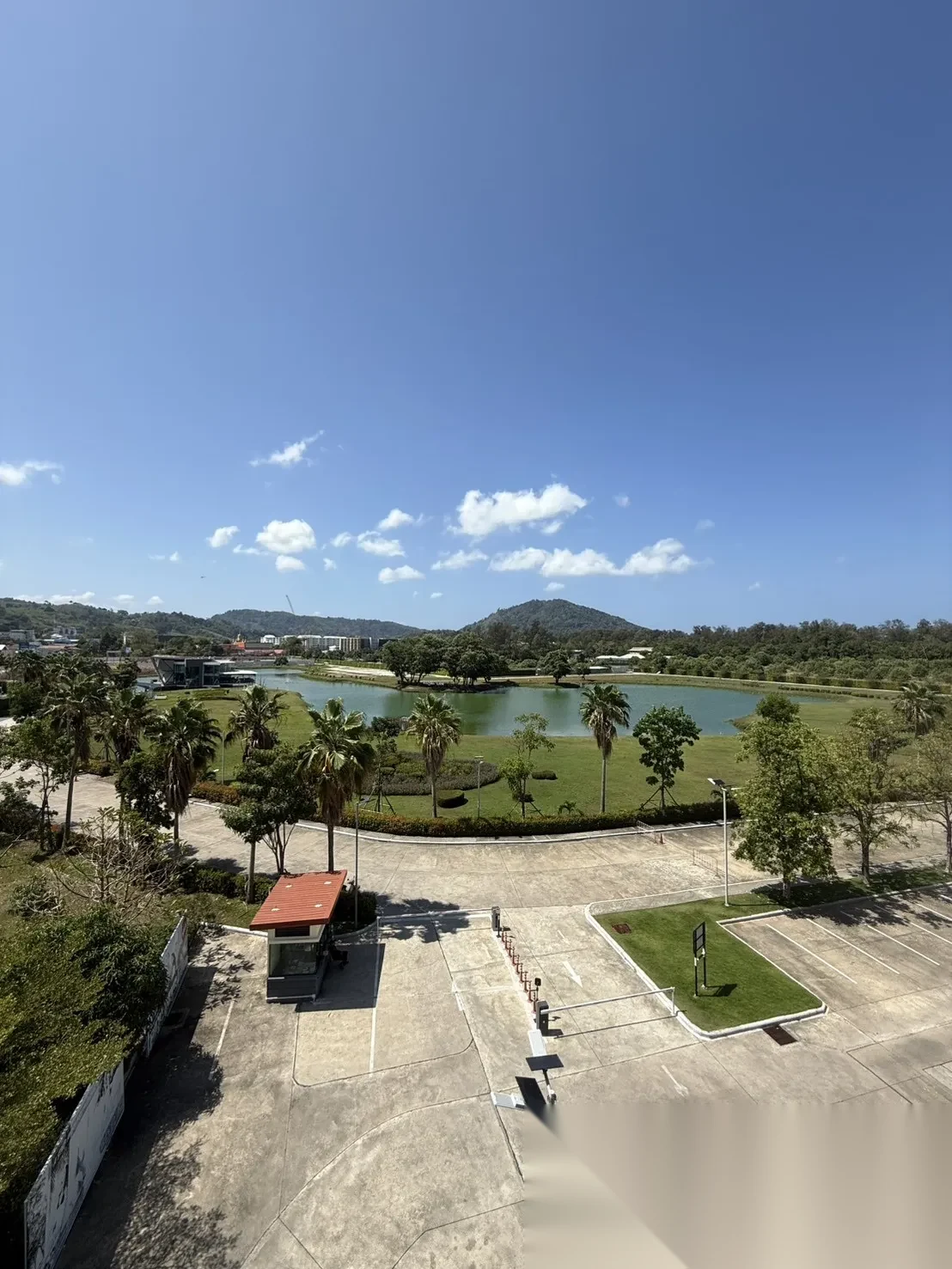Апартаменты 1BR в ЖК Royal Lee The Terminal Phuket · Саку · Вид на озеро — фото 7