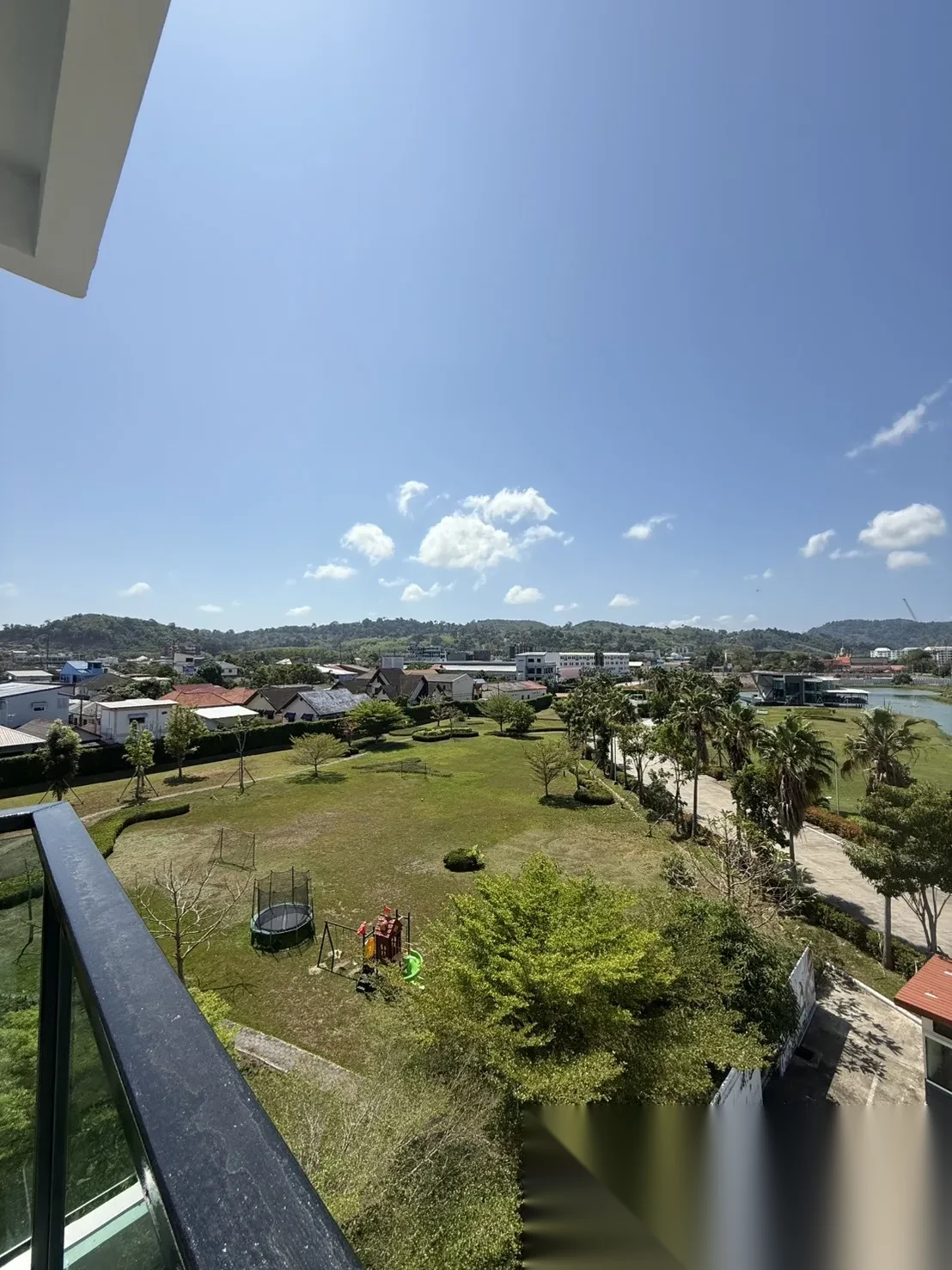 Апартаменты 1BR в ЖК Royal Lee The Terminal Phuket · Саку · Вид на озеро — фото 8