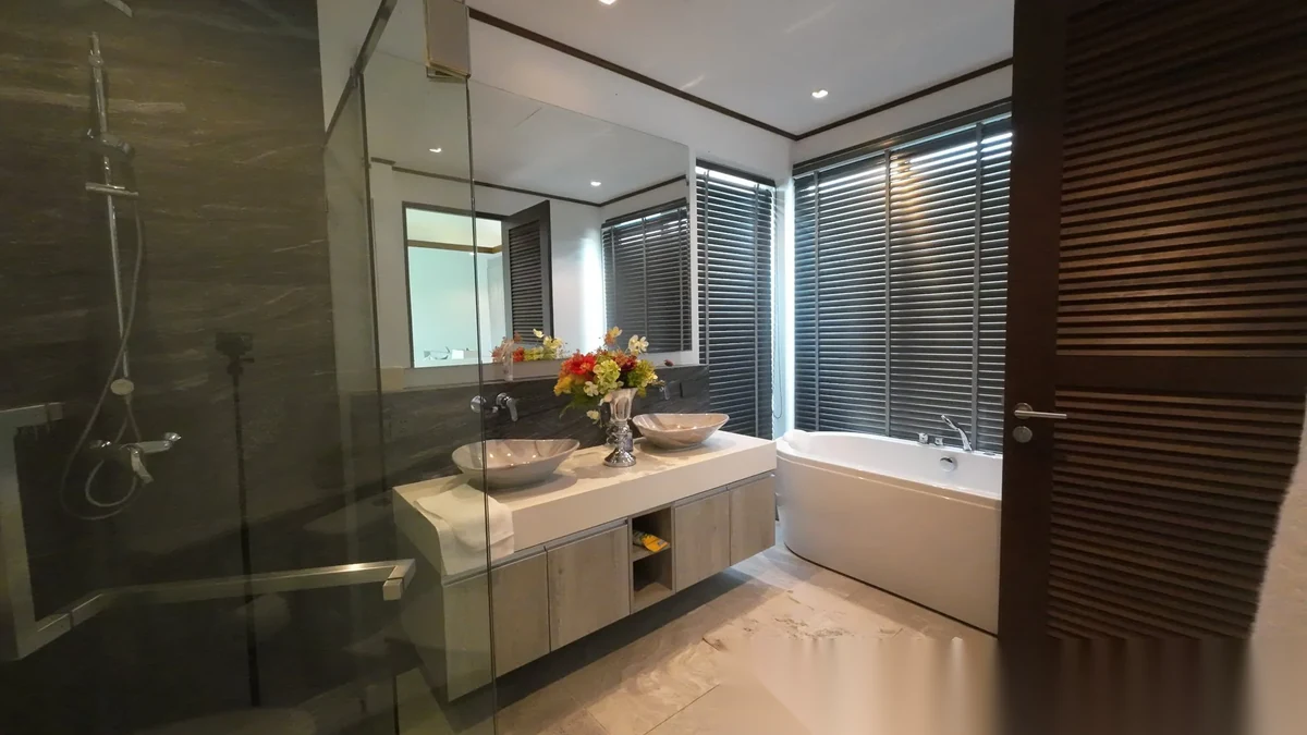 4 Bedroom Villa for rent at The Lake House complex · Si Sunthon · Pool View — photo 6