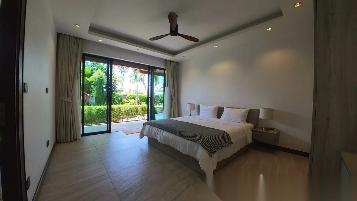 4 Bedroom Villa for rent at The Lake House complex · Si Sunthon · Pool View — photo 7