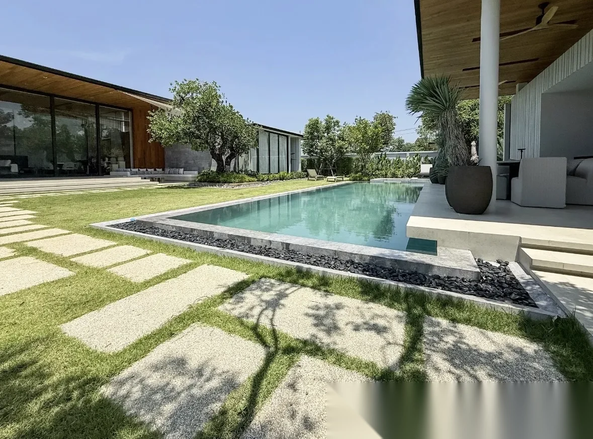 Вилла 4BR в комплексе Botanica Forestique · Теп Красаттри · Вид на бассейн — фото 3