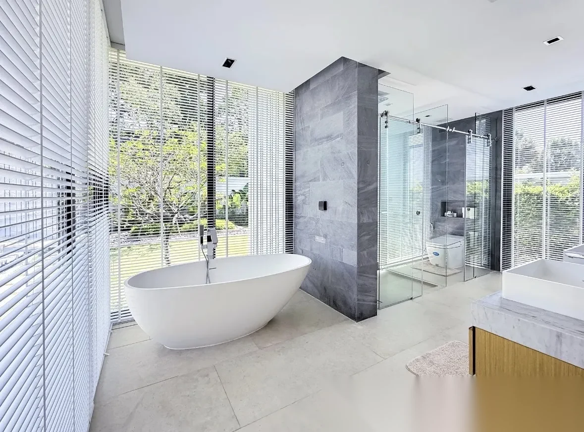 Вилла 4BR в комплексе Botanica Forestique · Теп Красаттри · Вид на бассейн — фото 7