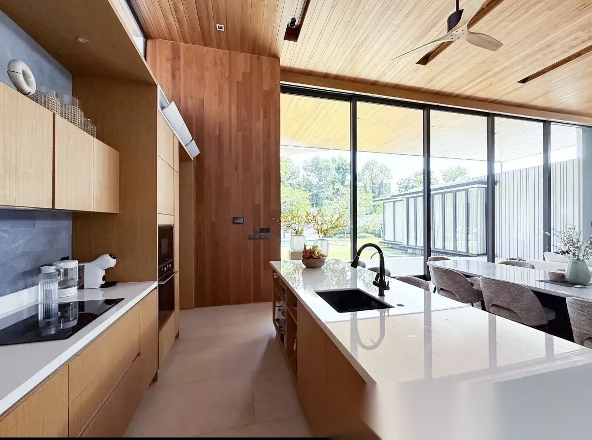 Вилла 4BR в комплексе Botanica Forestique · Теп Красаттри · Вид на бассейн — фото 8