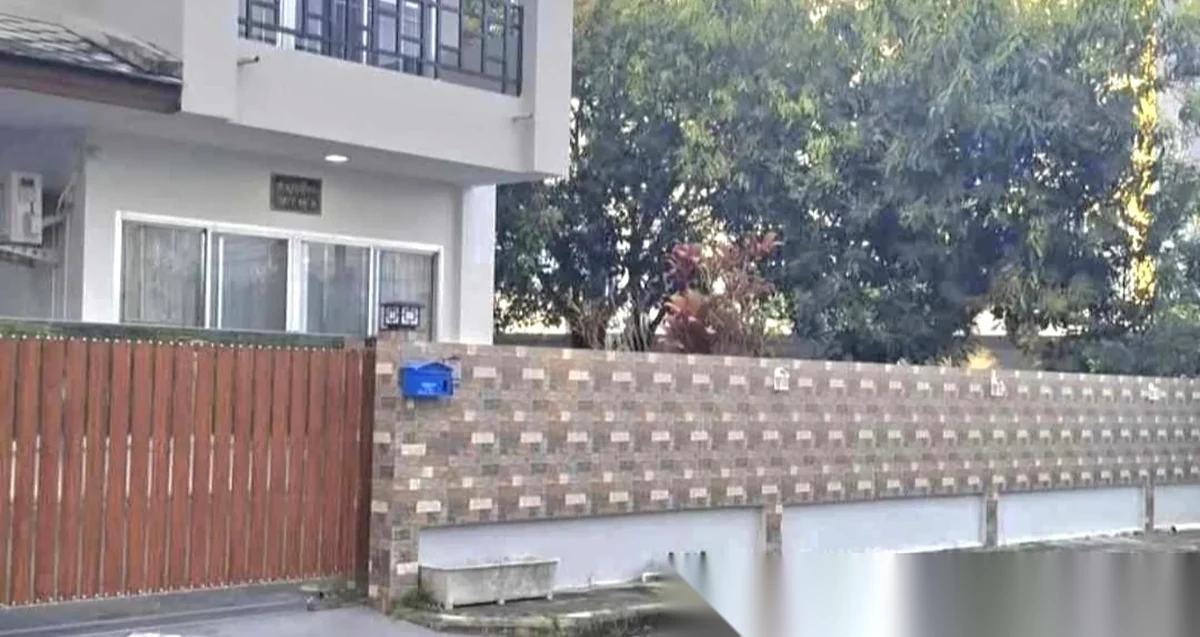 3 Bedroom Townhouse for rent at Phuket Grandville Village complex · Si Sunthon · Garden View — photo 2