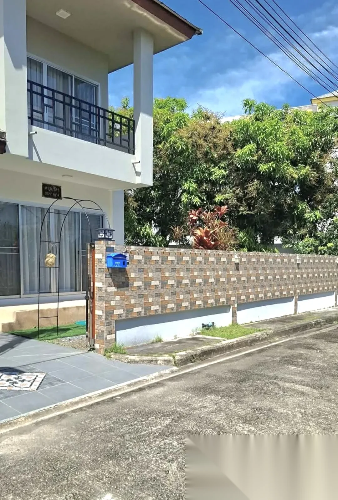 3 Bedroom Townhouse for rent at Phuket Grandville Village complex · Si Sunthon · Garden View — photo 6