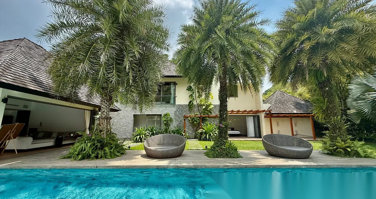 Вилла 5BR в комплексе Layan Hills Estate · Си Сунтон · Вид на бассейн — фото 2