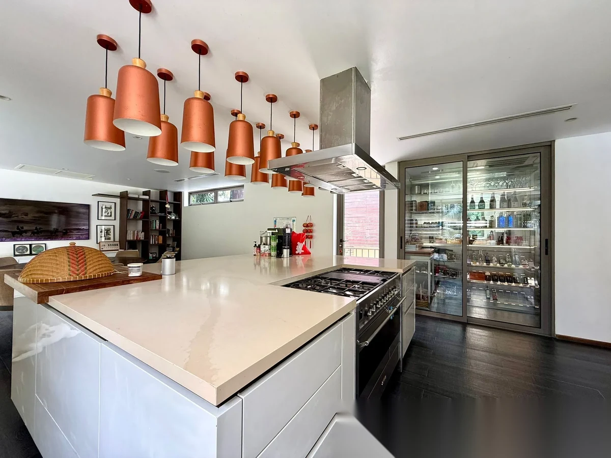 Вилла 5BR в комплексе Layan Hills Estate · Си Сунтон · Вид на бассейн — фото 4
