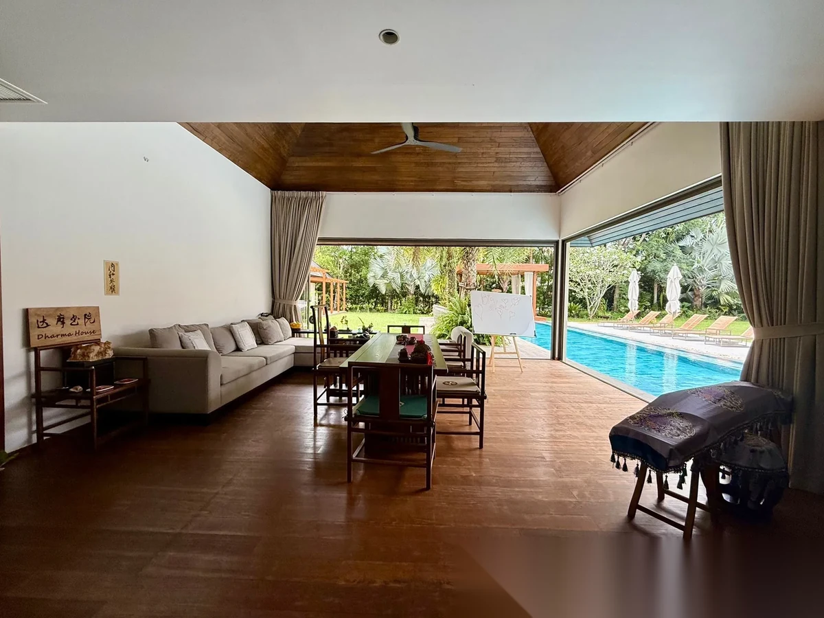 Вилла 5BR в комплексе Layan Hills Estate · Си Сунтон · Вид на бассейн — фото 6