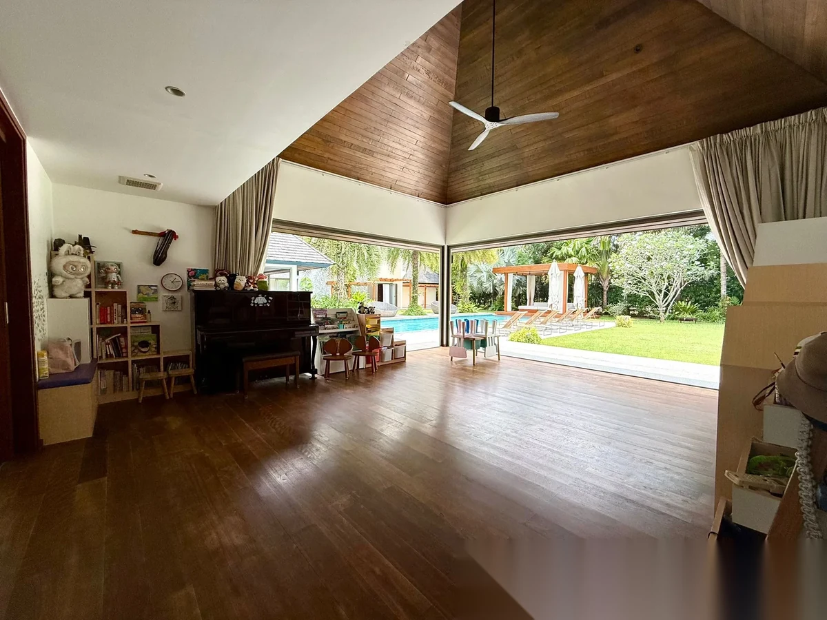 Вилла 5BR в комплексе Layan Hills Estate · Си Сунтон · Вид на бассейн — фото 7