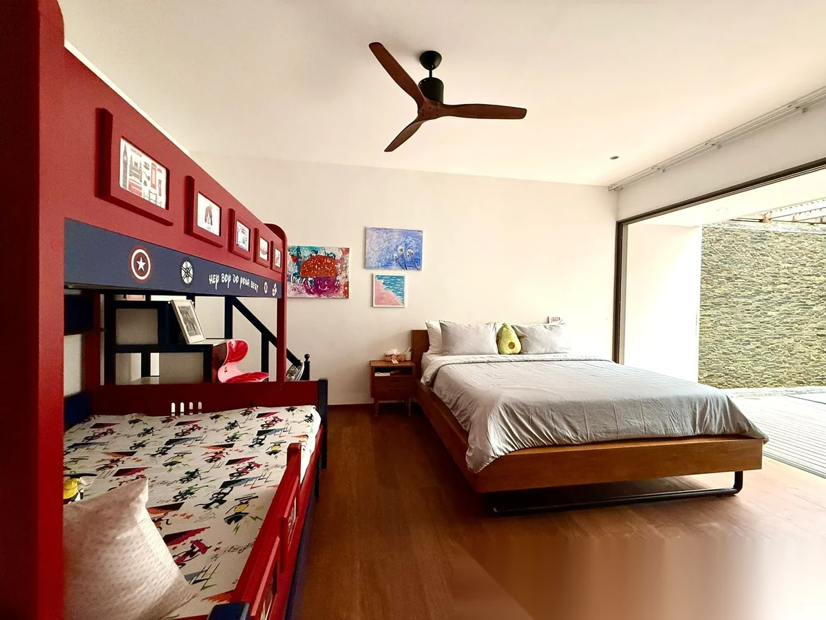 Вилла 5BR в комплексе Layan Hills Estate · Си Сунтон · Вид на бассейн — фото 11