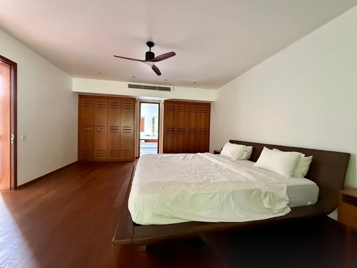 Вилла 5BR в комплексе Layan Hills Estate · Си Сунтон · Вид на бассейн — фото 12