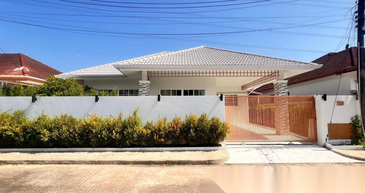 3 Bedroom House for rent at Baan Suan Neramit 1 complex · Si Sunthon · Garden View — превью PDF
