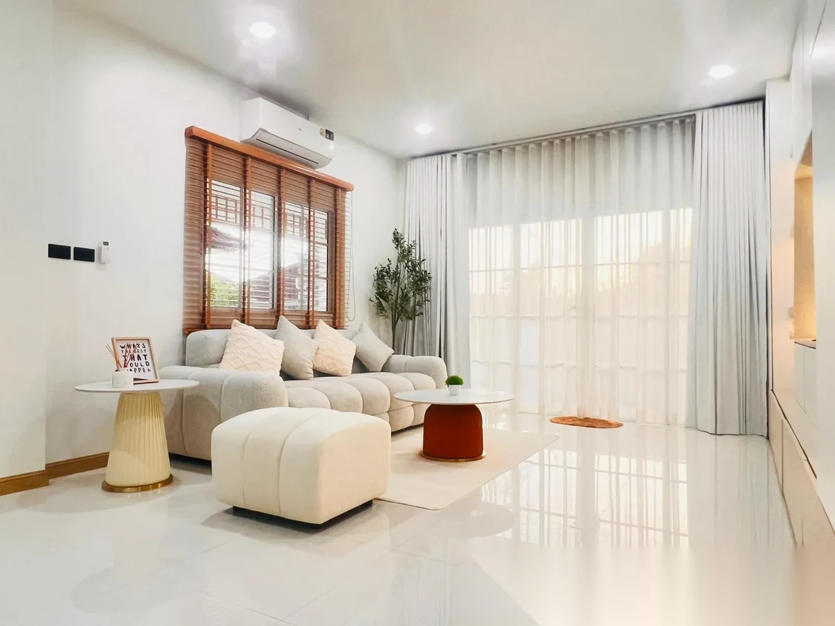 3 Bedroom House for rent at Baan Suan Neramit 1 complex · Si Sunthon · Garden View — photo 5