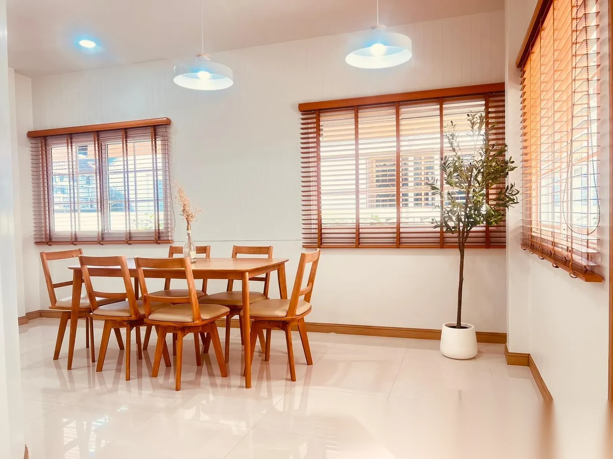 3 Bedroom House for rent at Baan Suan Neramit 1 complex · Si Sunthon · Garden View — photo 6