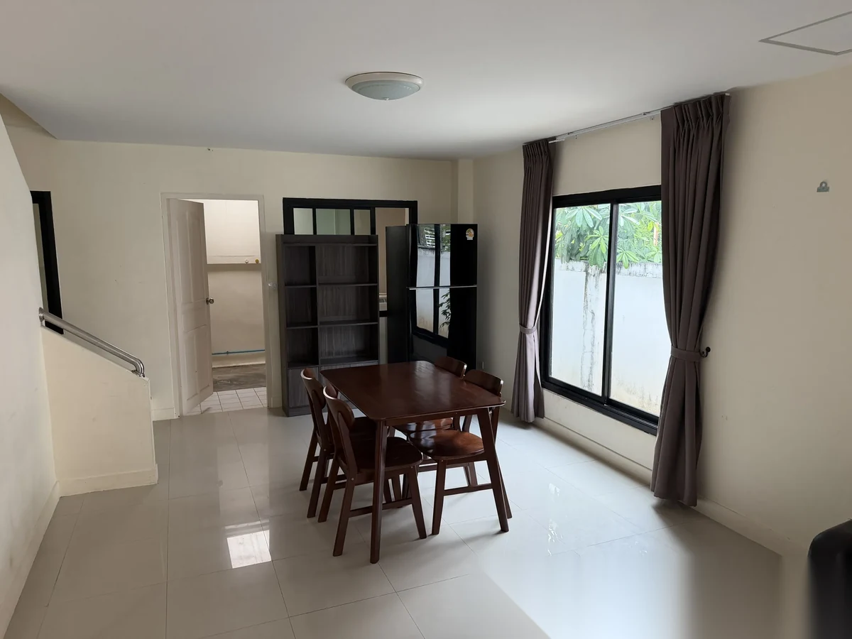 Таунхаус 3BR в комплексе PhuketTown 1 · Пхукет-таун · Вид в сад — фото 2