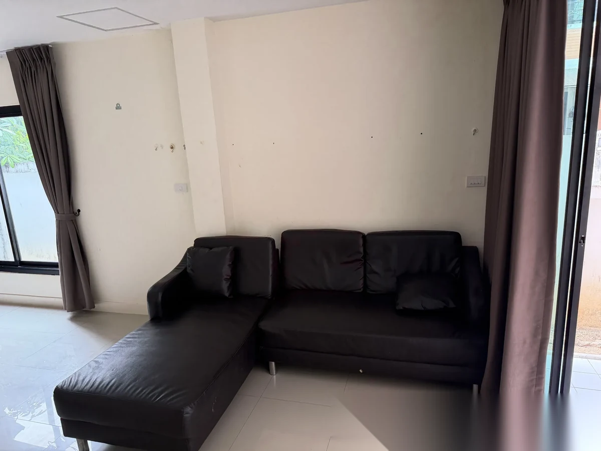 Таунхаус 3BR в комплексе PhuketTown 1 · Пхукет-таун · Вид в сад — фото 4
