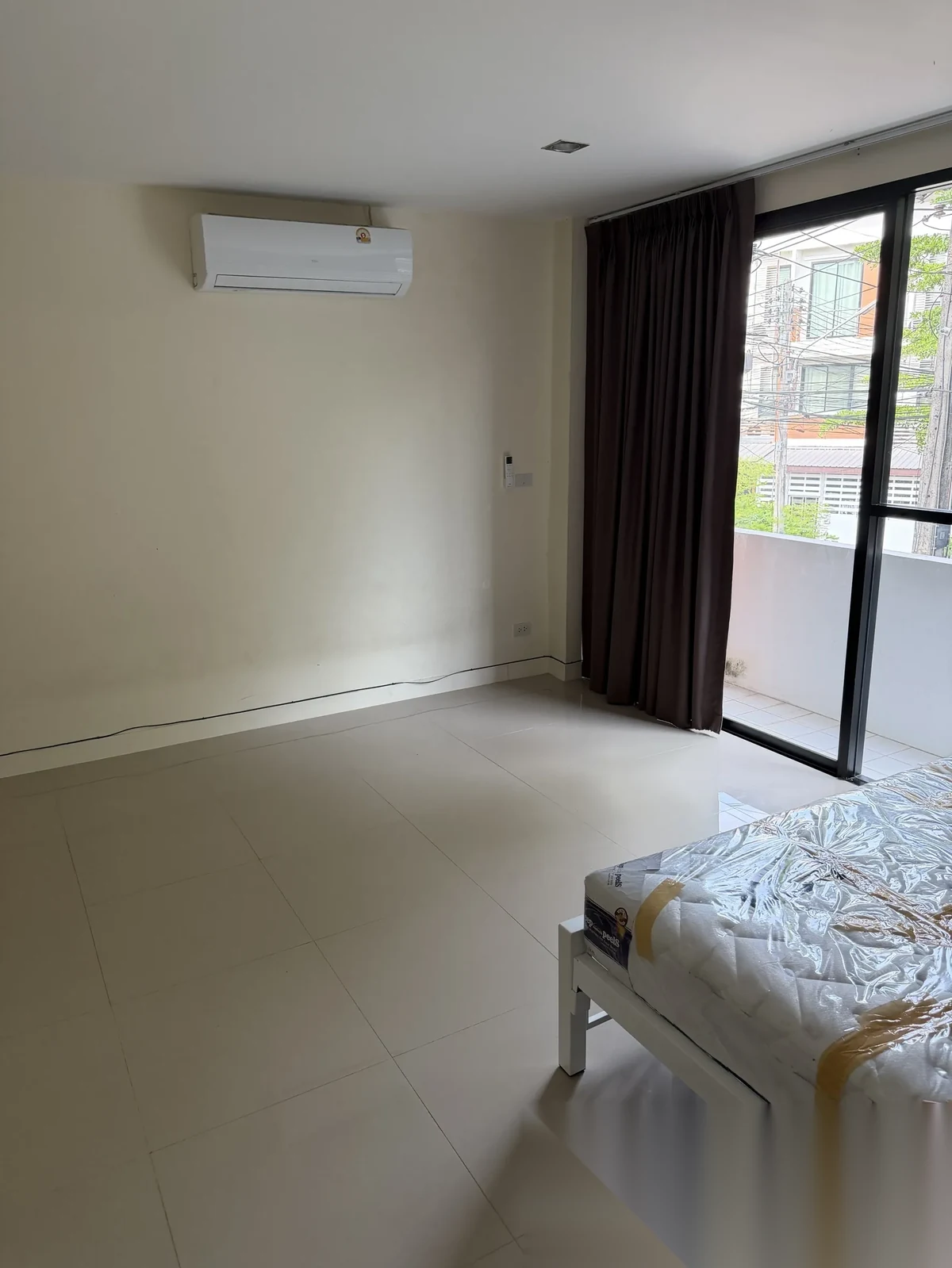 Таунхаус 3BR в комплексе PhuketTown 1 · Пхукет-таун · Вид в сад — фото 6
