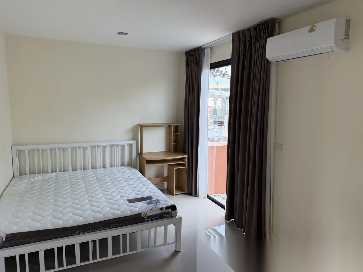 Таунхаус 3BR в комплексе PhuketTown 1 · Пхукет-таун · Вид в сад — фото 7