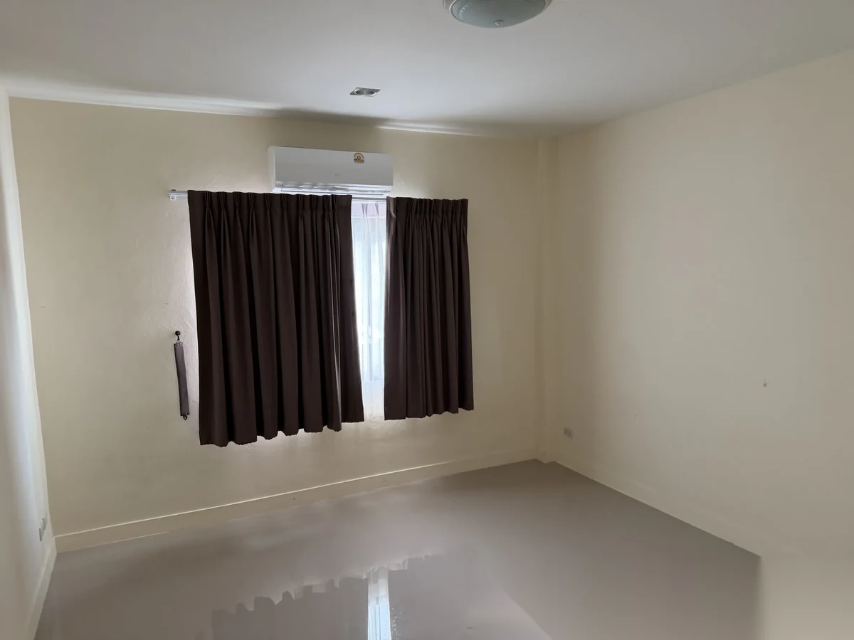 Таунхаус 3BR в комплексе PhuketTown 1 · Пхукет-таун · Вид в сад — фото 9