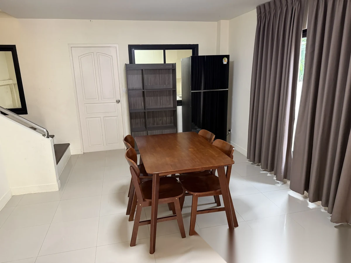 Таунхаус 3BR в комплексе PhuketTown 1 · Пхукет-таун · Вид в сад — фото 11