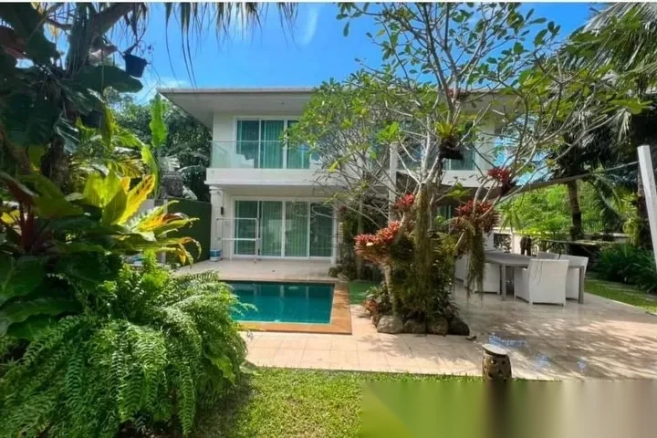 Вилла 3BR в комплексе Luxx Phuket · Чалонг · Вид на бассейн — фото 2