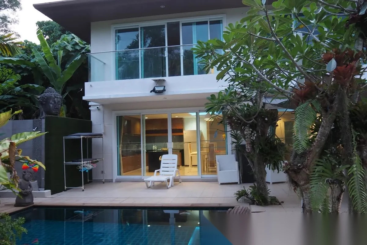 Вилла 3BR в комплексе Luxx Phuket · Чалонг · Вид на бассейн — фото 3