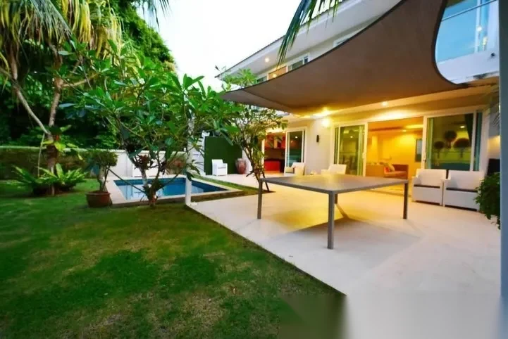 Вилла 3BR в комплексе Luxx Phuket · Чалонг · Вид на бассейн — фото 4