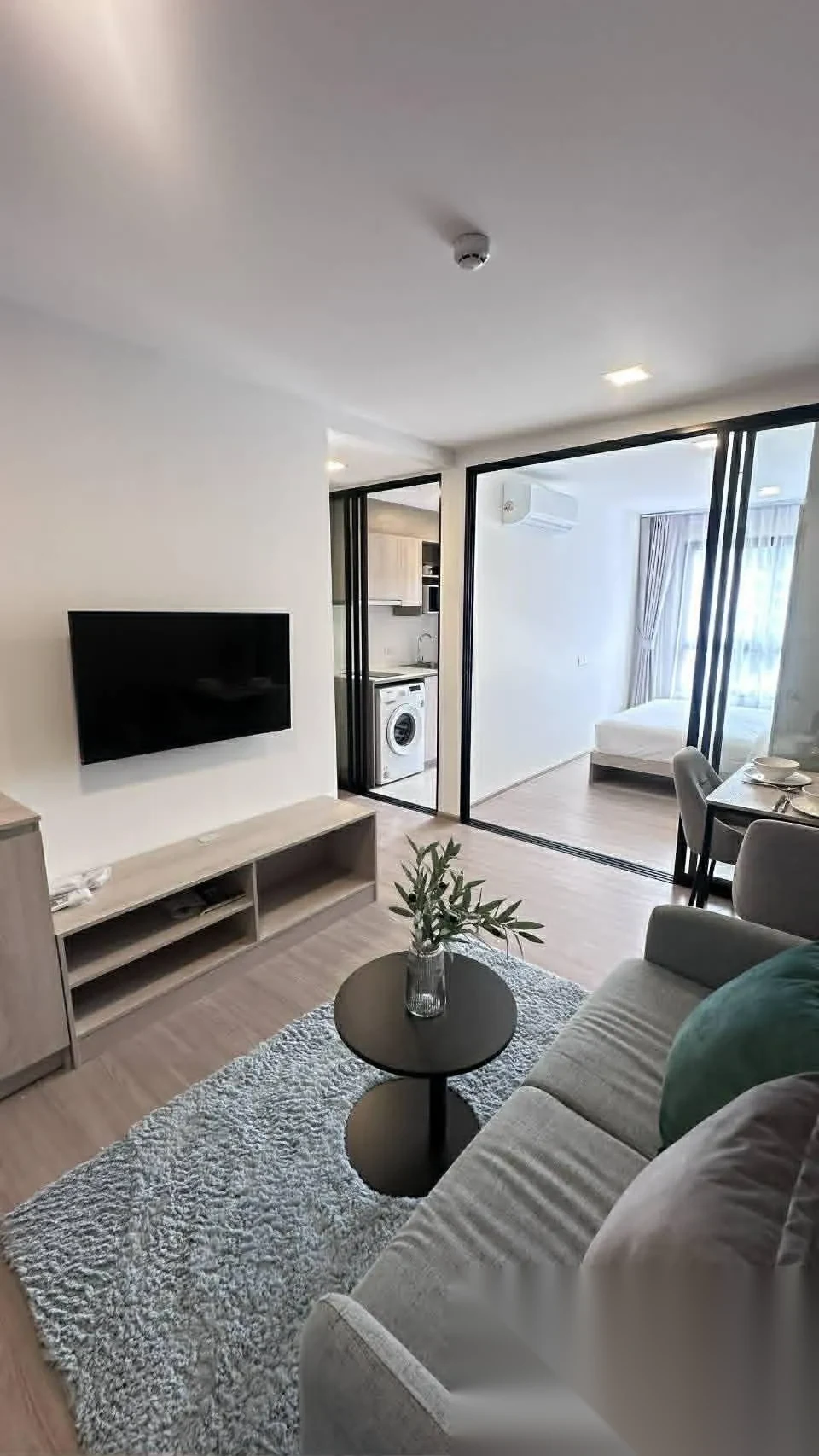 Апартаменты 1BR в ЖК THE BASE Bukit · Вичит · Вид на бассейн — фото 3