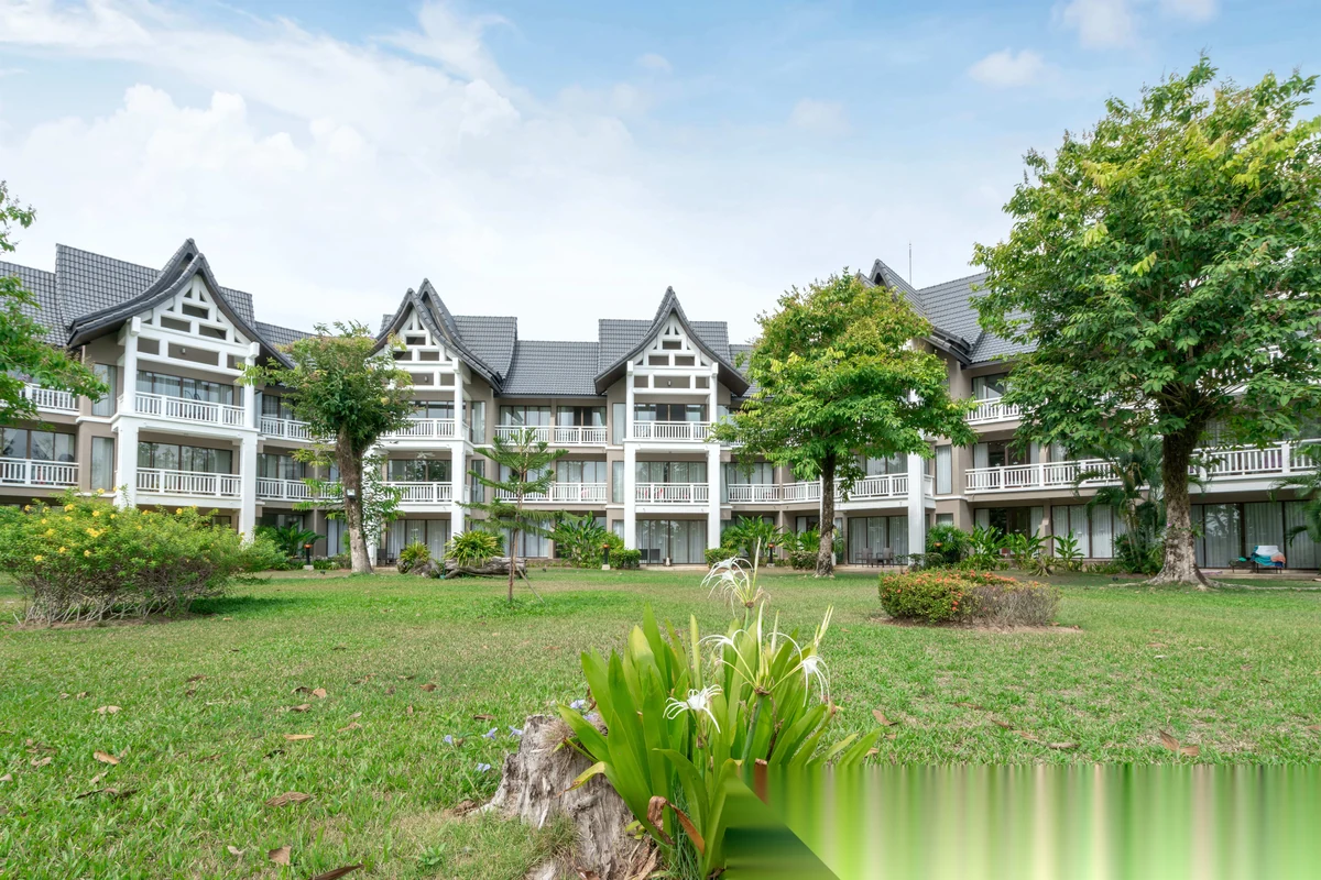 2 Bedroom Apartment for sale at Allamanda 2 & 3 Condominium complex · Choeng Thale · Lake View — photo 17