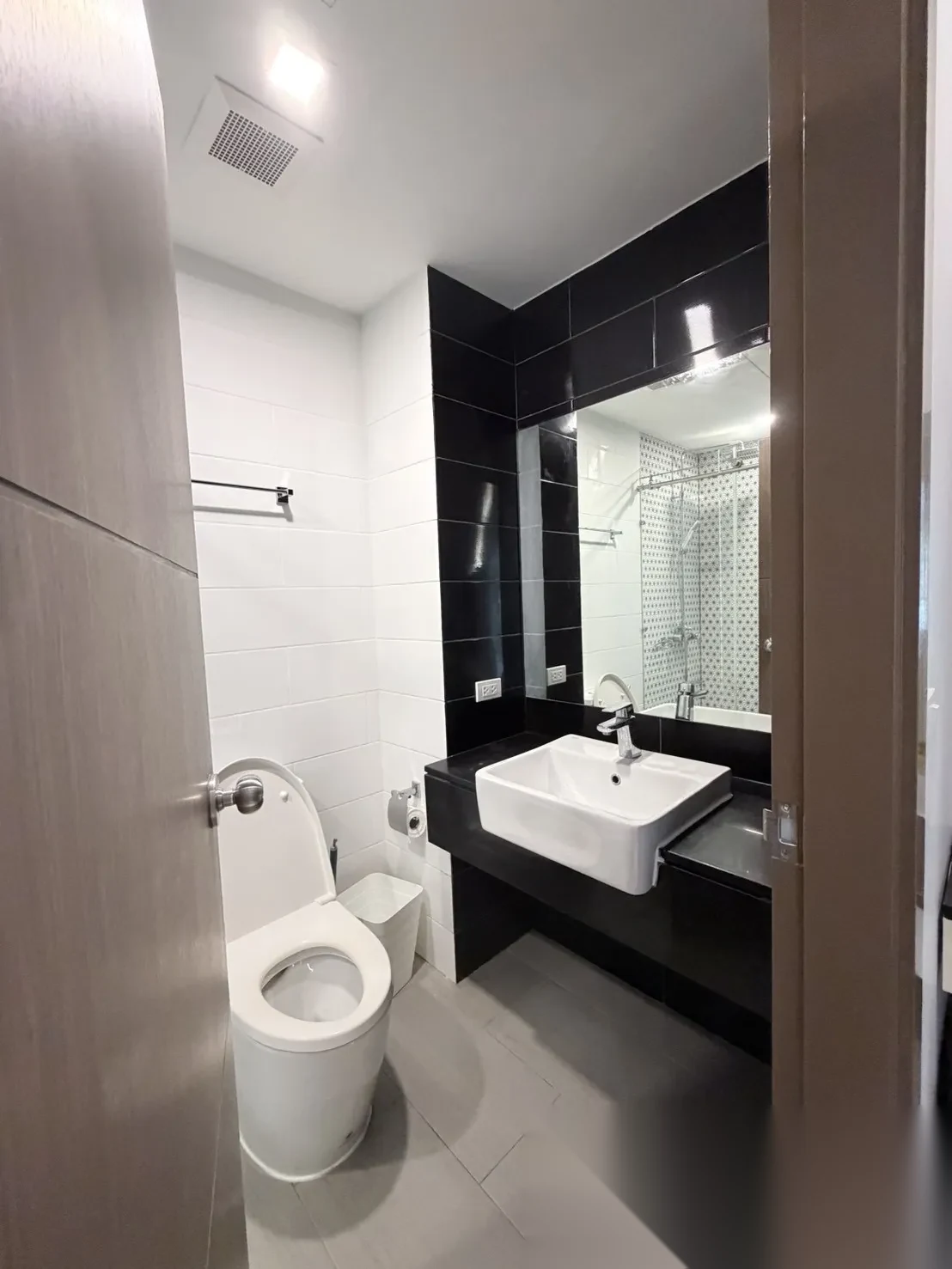 Studio Apartment for rent at Royal Lee The Terminal Phuket complex · Sakhu · Pool View — photo 9