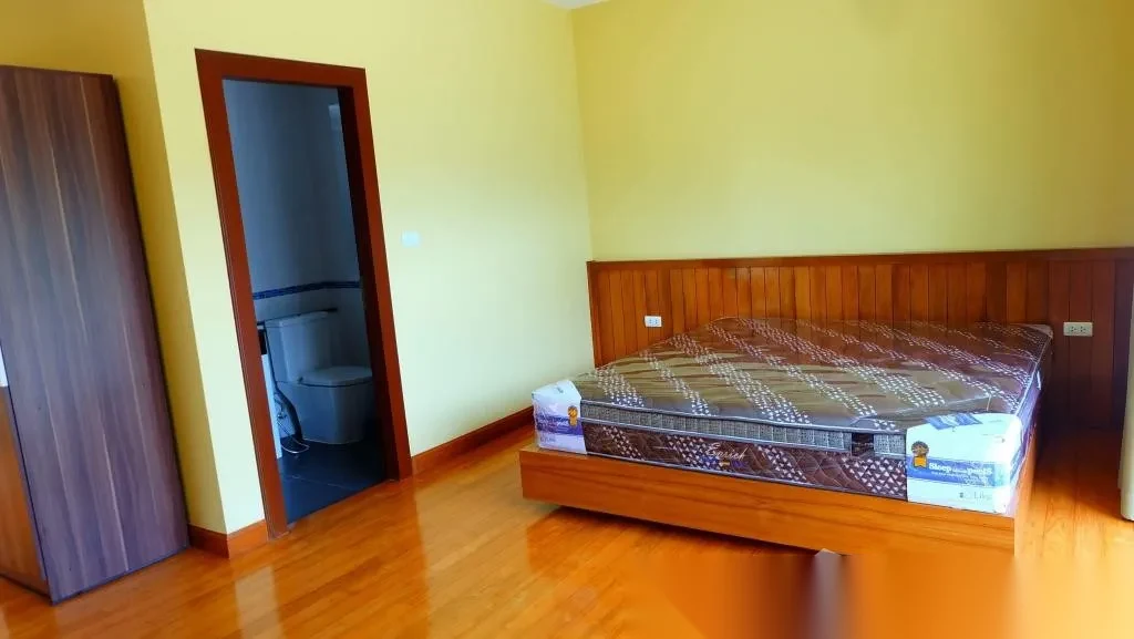 Вилла 3BR в комплексе Private Pool Villas At Thalang · Теп Красаттри · Вид на бассейн — фото 10