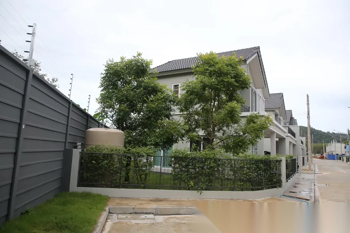 3 Bedroom House for rent at Anasiri Paklok complex · Pa Khlok · Garden View — photo 5