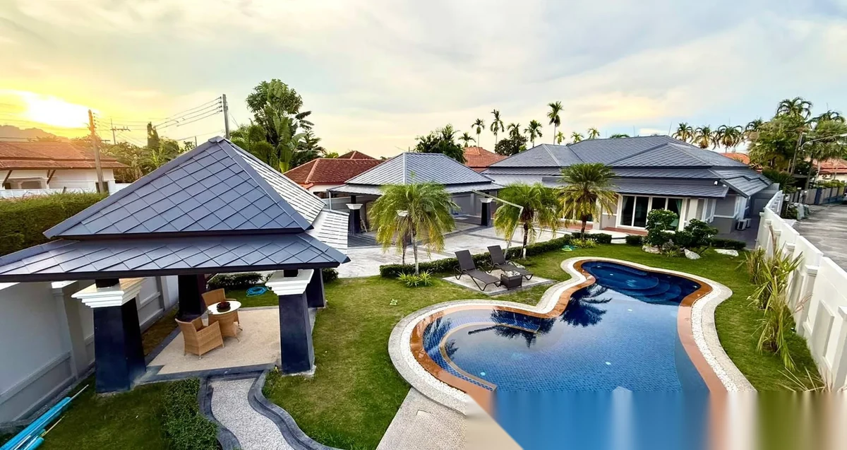 4 Bedroom Villa for rent at Permsap Villa complex · Si Sunthon · Pool View