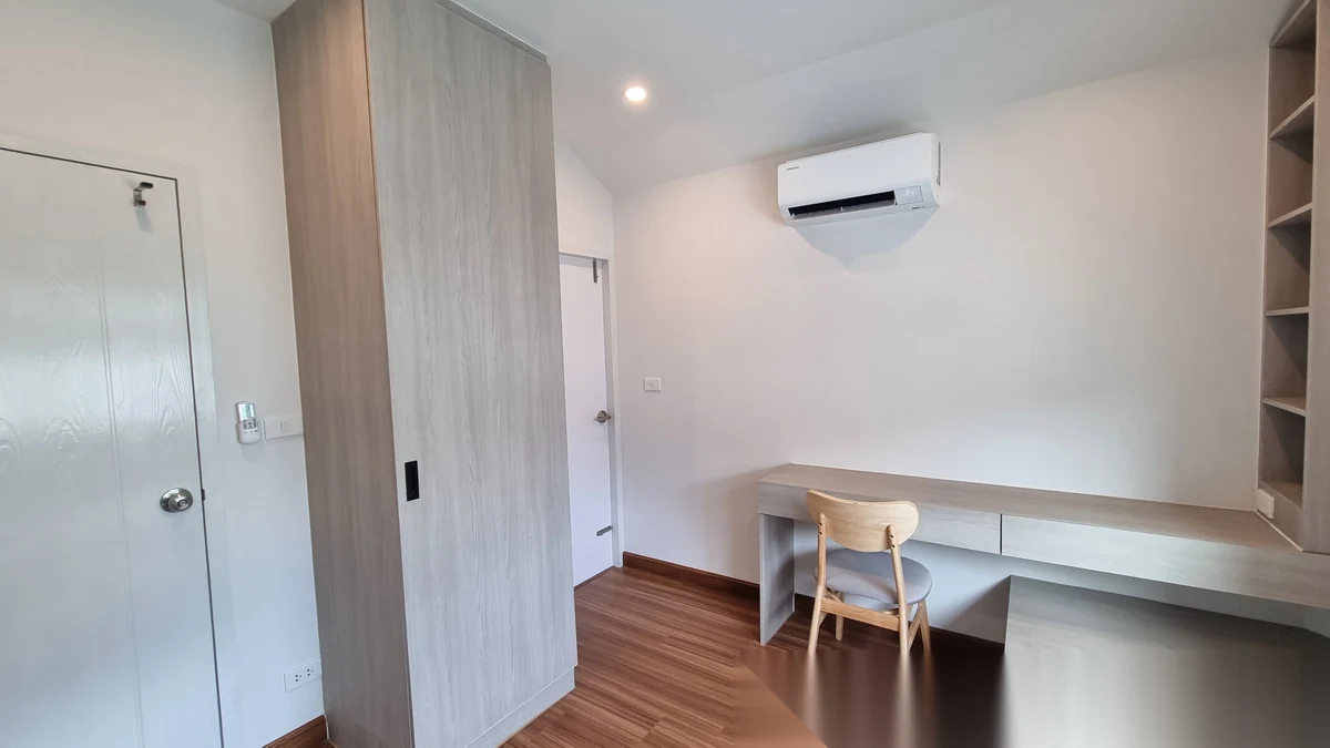 Таунхаус 3BR в комплексе Supalai Bella Vichit Phuket · Вичит · Выход к бассейну — фото 7