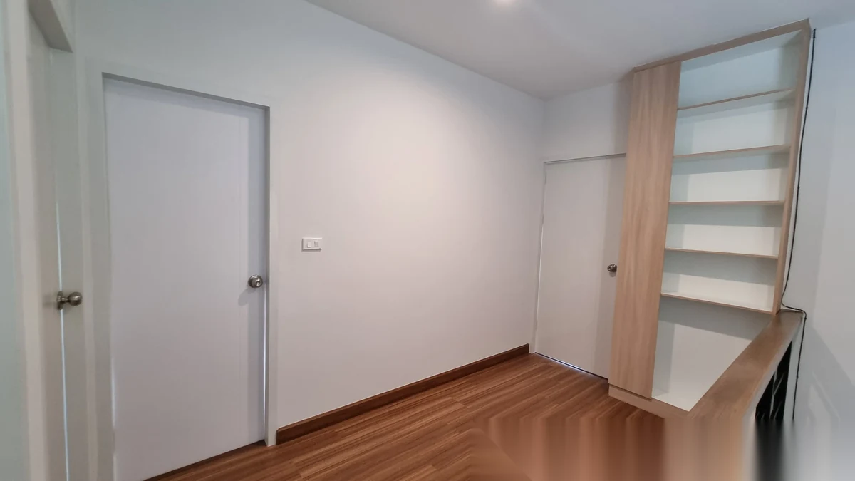 Таунхаус 3BR в комплексе Supalai Bella Vichit Phuket · Вичит · Выход к бассейну — фото 14