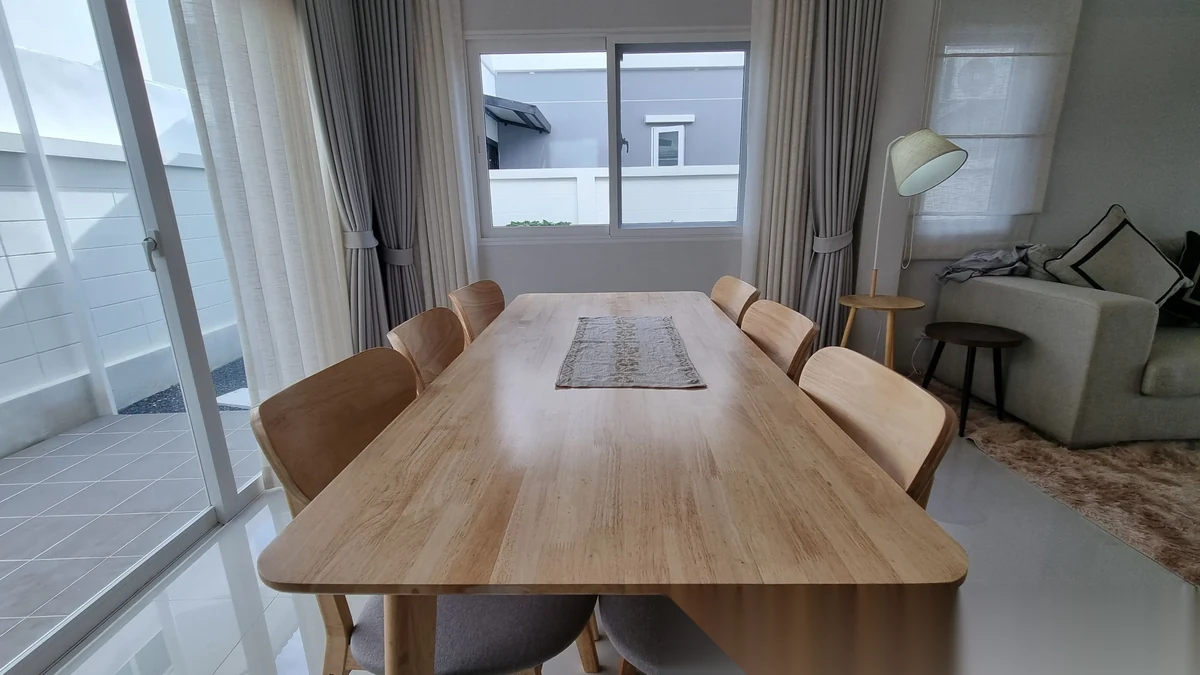Таунхаус 3BR в комплексе Supalai Bella Vichit Phuket · Вичит · Выход к бассейну — фото 21